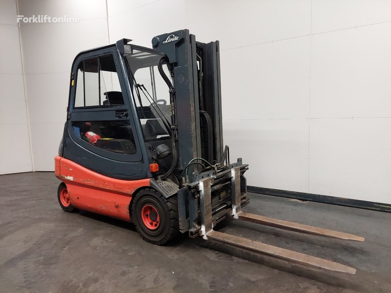 Linde E25-02 electric forklift