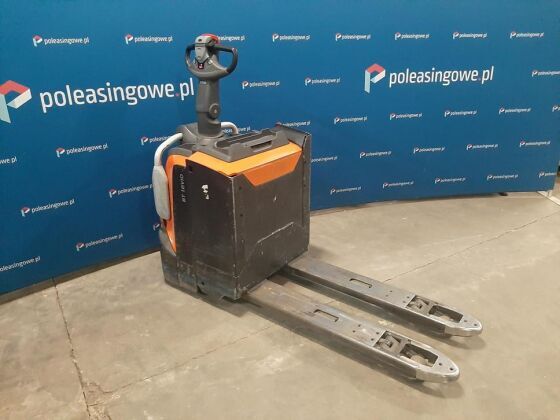 Toyota LPE200 electric pallet truck