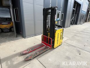 Hyster S1.5S-4028IL pallet stacker