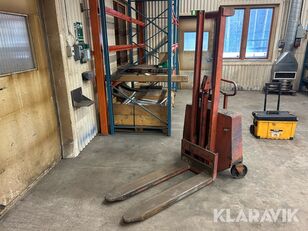 Kentruck B69 pallet stacker